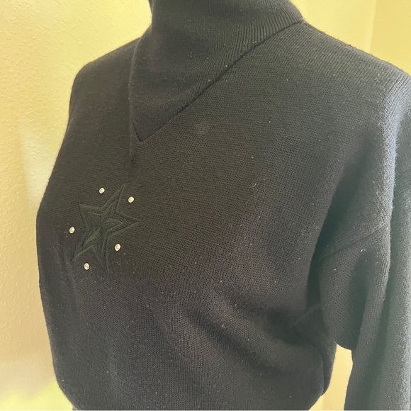 Tyrolia Skiwear is by HEAD Women’s Black Ski Sweater Jumper Silver Star - Picture 14 of 15